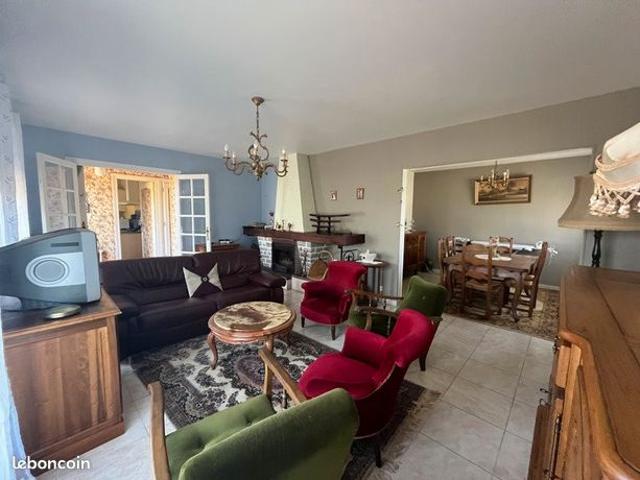 Maison vente à Nontron, Piégut-pluviers