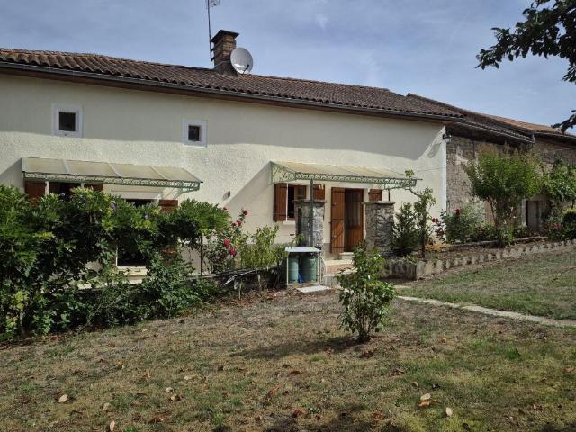 Maison vente à Nontron, Piégut-pluviers