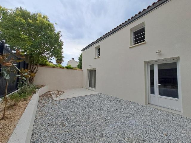 Maison location à France métropolitaine, Courcelles