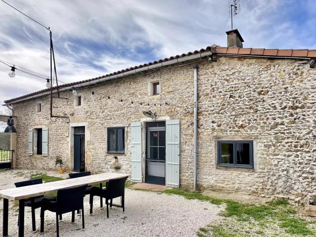 Maison vente à Confolens, Saint-claud