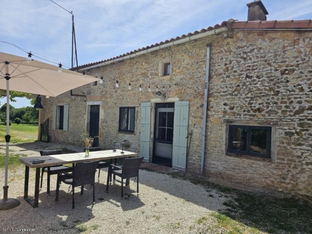 Maison vente à Confolens, Saint-claud