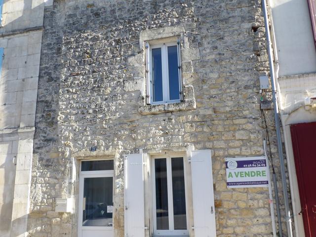 Maison vente à Saint-Jean-d'Angély, Saint-savinien