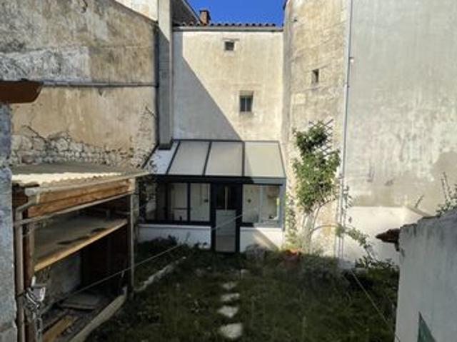 Maison vente à Saint-Jean-d'Angély, Saint-savinien