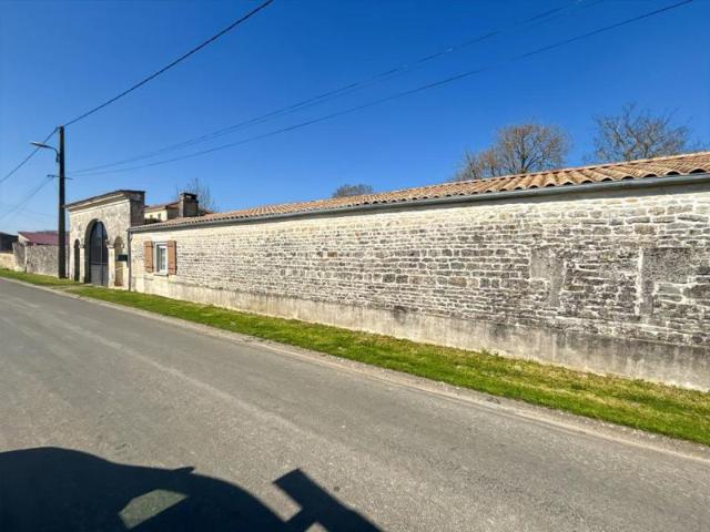 Maison vente à Saint-Jean-d'Angély, Saint-jean-d'angély