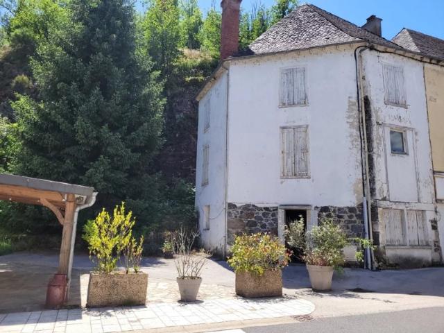 Maison vente à Mauriac, Champs-sur-tarentaine-marchal