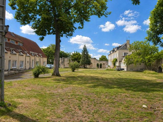 Maison vente à Saint-Amand-Montrond, Le Châtelet