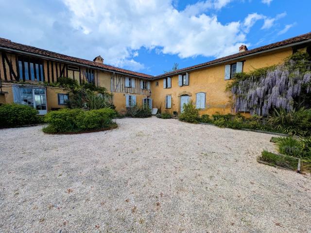 Maison vente à Mirande, Estampes