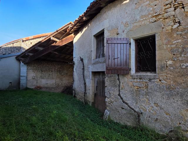 Maison vente à Confolens, Saint-claud