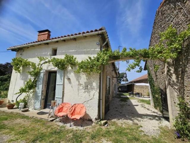Maison vente à Confolens, Saint-claud
