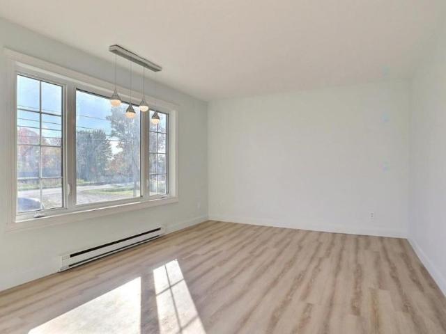 Apartment for rent in Memphrémagog, Quebec