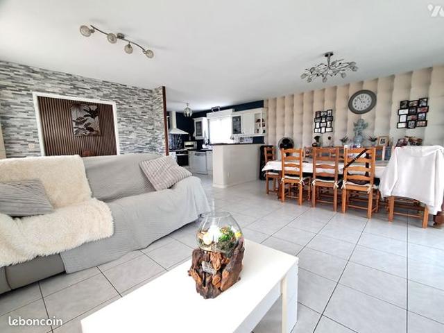 Maison vente à Saintes, Burie