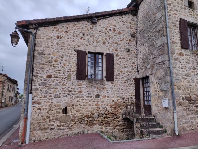 Maison vente à Nontron, Champniers-et-reilhac