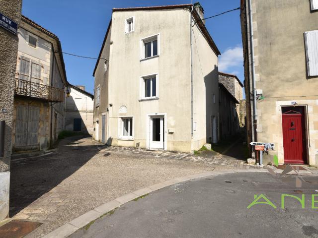 Maison vente à Angoulême, Montbron