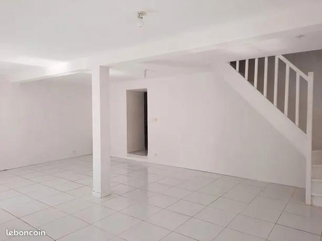 Maison location à Le Bourg, Benon