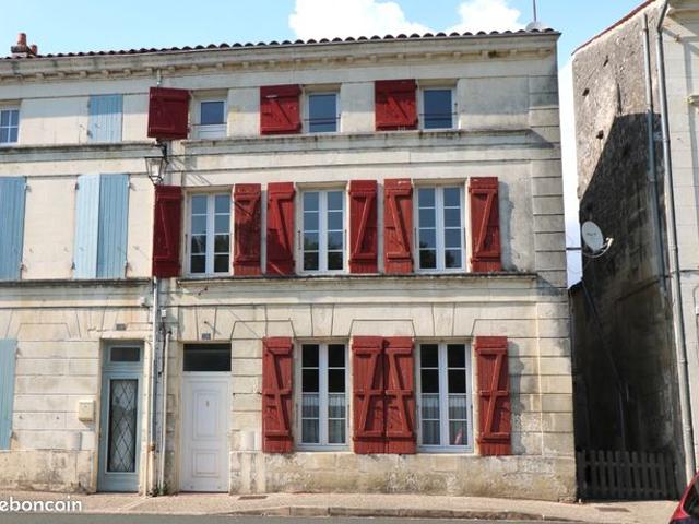 Maison vente à Saint-Jean-d'Angély, Saint-savinien