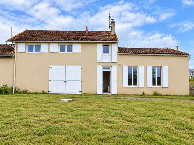 Maison location à Les Hommes, Saint-Ciers-de-Canesse