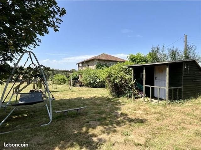 Maison vente à Confolens, Saulgond