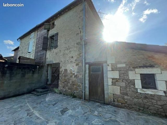 Maison vente à Confolens, Manot