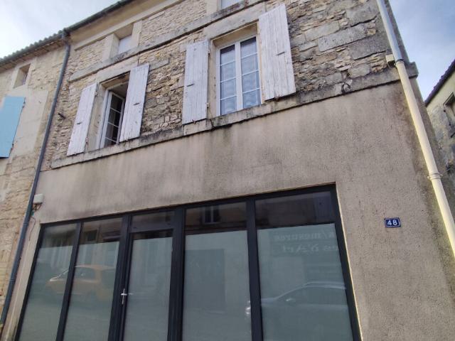 Maison vente à Saintes, Burie