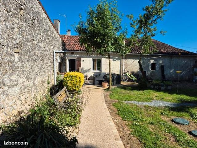 Maison vente à Saint-Jean-d'Angély, Bords