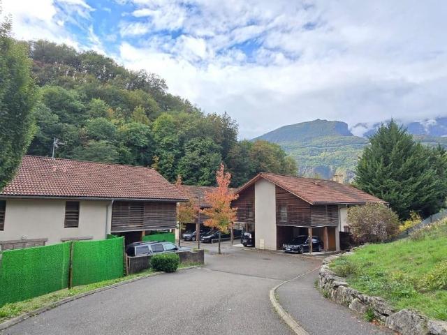 Maison location à Les Pierres, Vif
