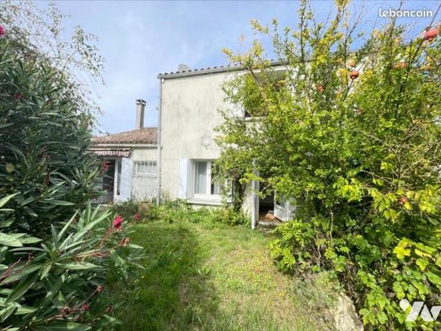Maison vente à La Rochelle, Croix-chapeau