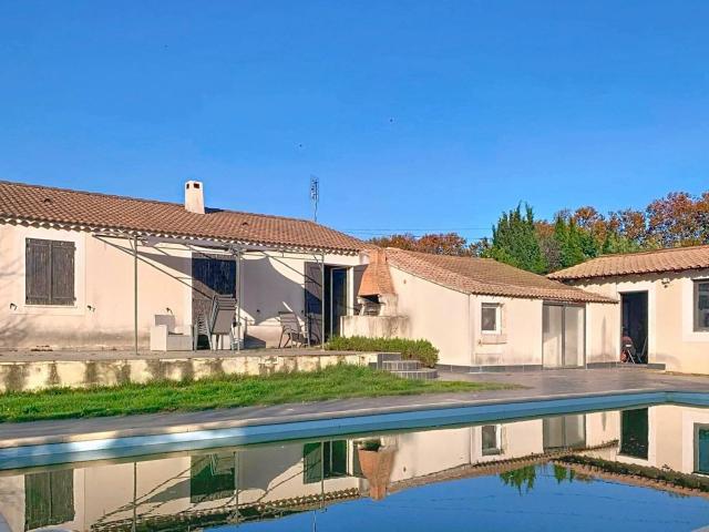 Maison vente à Nîmes, Tresques
