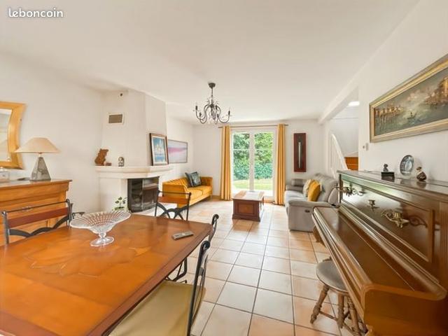 Maison vente à Versailles, Plaisir