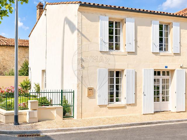Maison vente à Saint-Jean-d'Angély, Matha