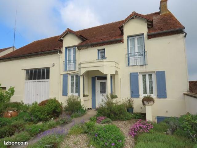 Maison vente à Vichy, Charroux