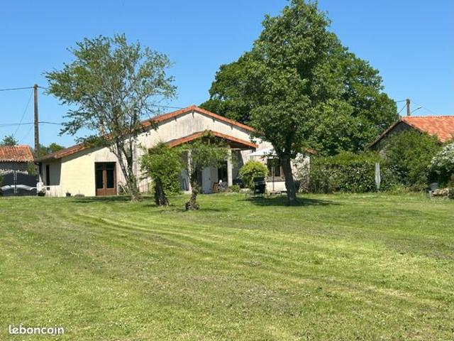 Maison vente à Confolens, Saint-claud