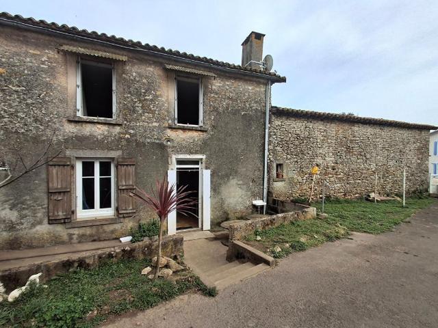 Maison vente à Fontenay-le-Comte, Cezais
