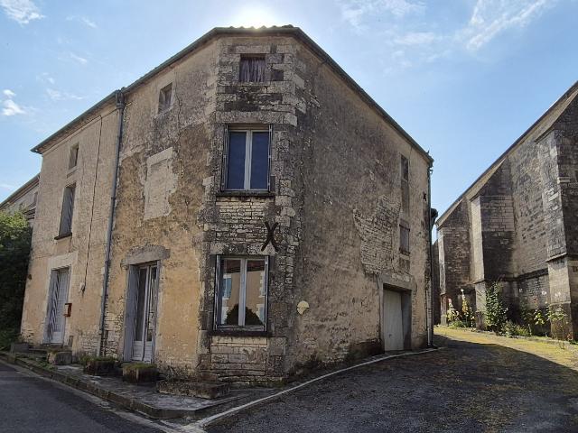 Maison vente à Confolens, Tusson