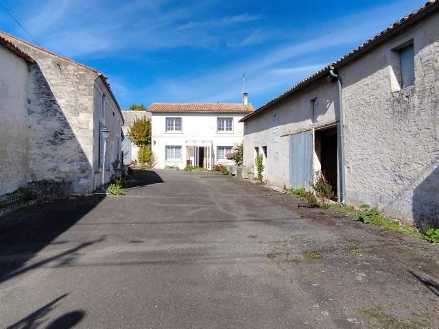 Maison vente à Saint-Jean-d'Angély, Blanzac-lès-matha