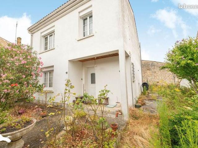 Maison vente à Saint-romain-de-benet, Charente-Maritime