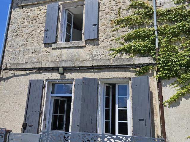 Maison vente à La Boëme, La Couronne
