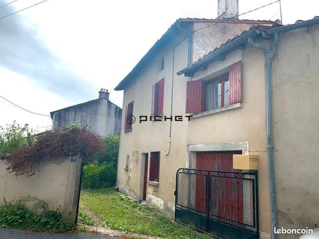 Maison vente à Confolens, Saint-amant-de-boixe