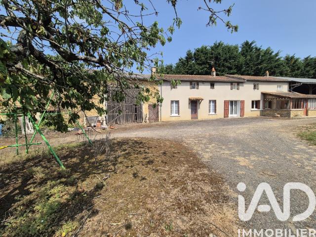 Maison vente à Bressuire, Pas-de-jeu
