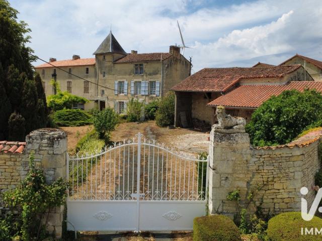 Maison vente à Courcôme