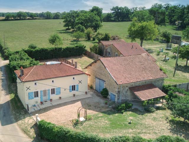 Maison vente à Confolens, Pleuville