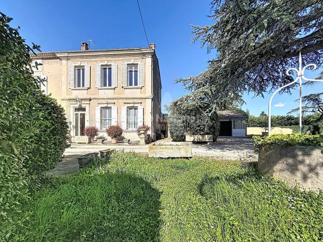 Maison vente à Arles, Cabannes