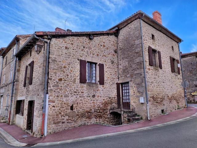 Maison vente à Nontron, Champniers-et-reilhac