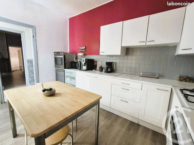 Maison vente à Calais, Les Attaques