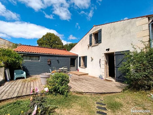 Maison vente à Saint-Jean-d'Angély, Bords