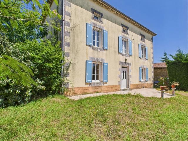 Maison vente à Nontron, Piégut-pluviers