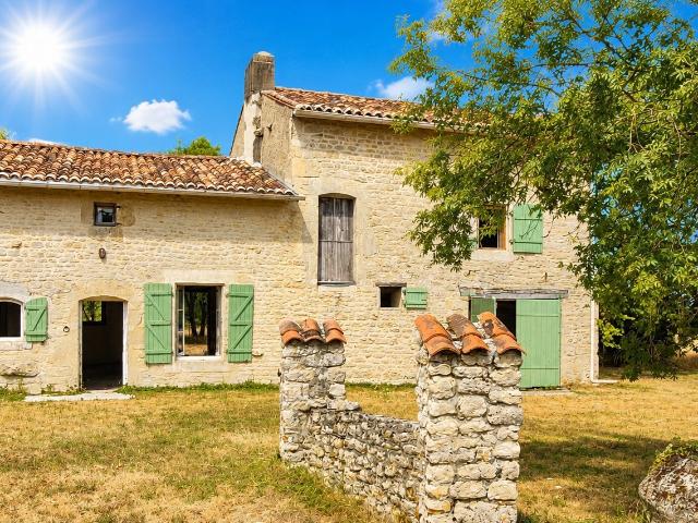 Maison vente à Saint-Jean-d'Angély, Néré