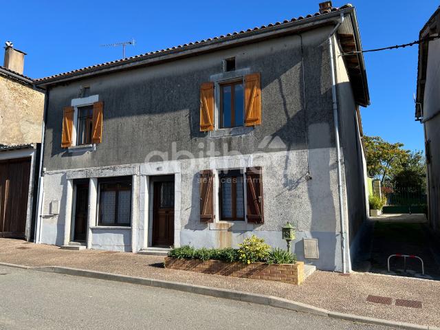 Maison vente à Confolens, Tessonnière