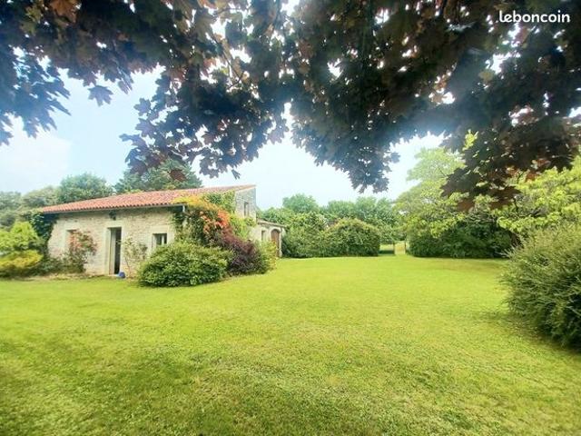 Maison vente à Saint-Jean-d'Angély, Bords