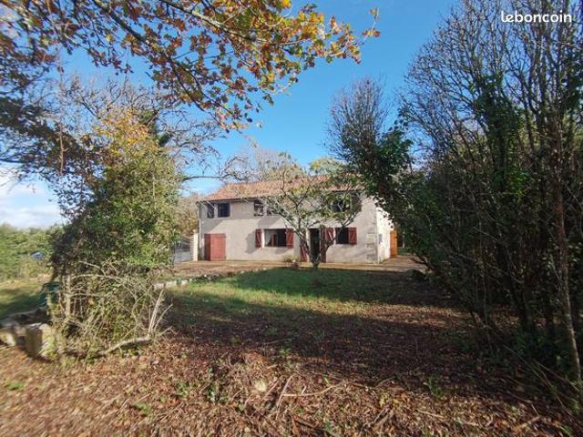 Maison vente à Confolens, Saint-claud