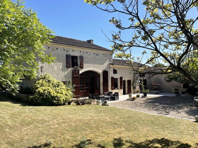 Maison vente à Cognac, Echallat